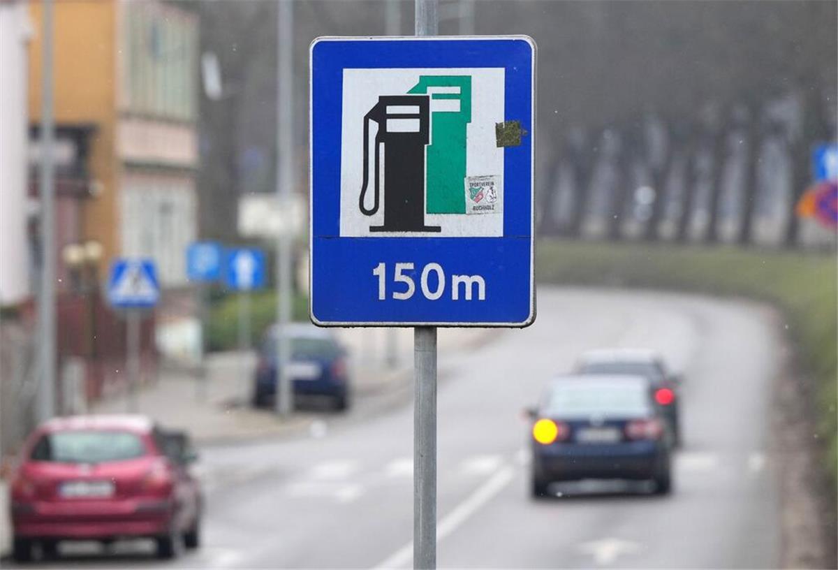 Diesel ist jetzt wieder teuer als E10 Zum ersten Mal seit Februar ist Diesel an deutschen Tankstellen wieder teurer als Superbenzin der Sorte E10.