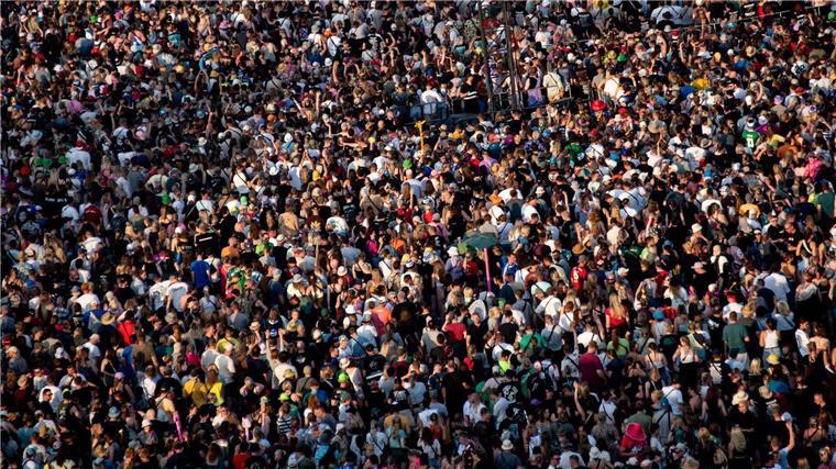 Zum Festival Deichbrand in Nordholz im Landkreis Cuxhaven kamen täglich rund 60.000 Musikfans. Mehr als 120 nationale und internationale Künstlerinnen und Künstler standen auf dem Programm.