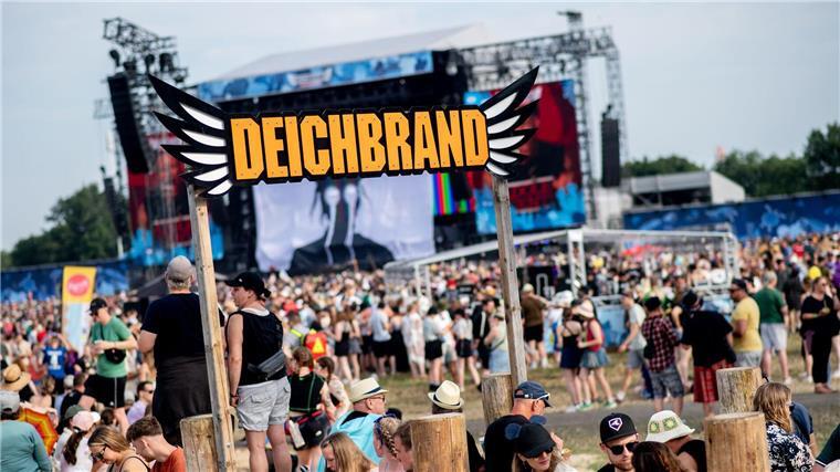 Zum Festival Deichbrand in Nordholz im Landkreis Cuxhaven kamen täglich rund 60.000 Musikfans. Mehr als 120 nationale und internationale Künstlerinnen und Künstler standen auf dem Programm.