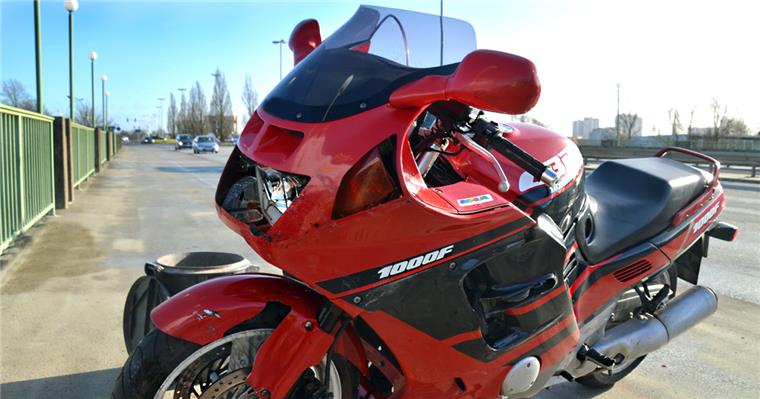 Geestemünde: Motorradfahrer (30) knallt nach Bremsmanöver gegen Auto Zum Glück nur Blechschaden gab es bei einem Motorradunfall in Geestemünde.