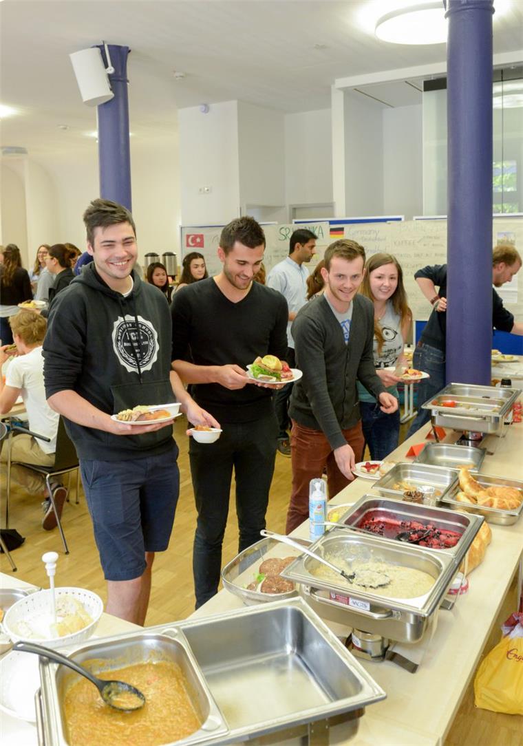 Internationales Frühstück lockt 80 Gäste in die Hochschule Zum internationalen Frühstück an der Hochschule Bremerhaven kamen rund 80 Besucher.