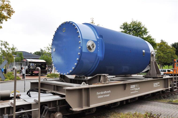 Letzter Castor im Kernkraftwerk Unterweser mit Brennstäben beladen Zum letzten Mal ist nun ein Castor-Behälter im Kernkraftwerk Unterweser mit Brennstäben beladen worden. Das Foto zeigt einen Castor beim KKU-Informationstag am 16. September 2017.