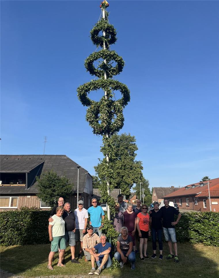 Elsdorf feiert Mittsommerfest mit Baum, Brauchtum und geselligem Beisammensein Zum Mittsommerfest in Elsdorf gehört auch der Mittsommerbaum.