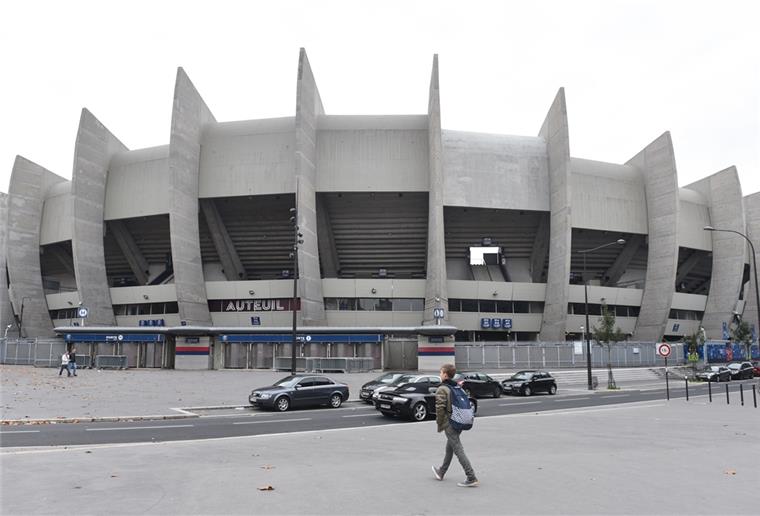 Champions League: Dortmunder Spiel in Paris ohne Zuschauer Zum Spiel von Paris St. Germain gegen Borussia Dortmund dürfen keine Zuschauer ins Stadion Parc des Princes (Prinzenparkstadion).