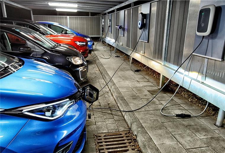 Ladestation für E-Autos: ADAC testet Wallboxen Zum Themendienst-Bericht vom 4. Mai 2021: So sieht es aus, wenn der ADAC Wallboxen testet. Von sechs Modellen schnitten vier mit «gut», eins «befriedigend» und eins «mangelhaft» ab.