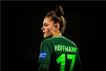 Zum Zuschauen verdammt: Seit März hat Giovanna Hoffmann kein Spiel mehr für die Bundesliga-Frauen von Werder Bremen absolviert.