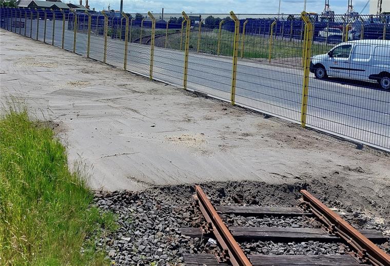 Bremerhaven: Gleis zur Columbusinsel endet im Nichts Zur besseren Erreichbarkeit des BLG-Geländes ist das Gleis, das zur Columbusinsel führt, überbaut worden.