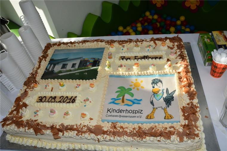 Neues Kinderhospiz in Cuxhaven eröffnet Zur Eröffnung gab es eine besondere Torte.
