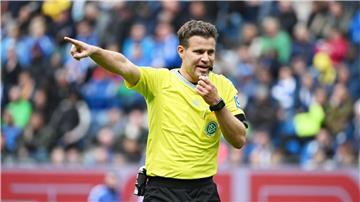 Zurück auf dem Platz: Referee Felix Brych