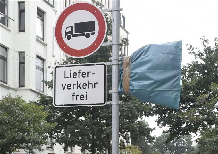 "Alte Bürger": Tempo 30 kurz mal freigelegt Zurzeit sind die Tempo-30-Schilder in der "Alten Bürger" verhüllt. Manchmal wird die Folie von Unbekannten entfernt.