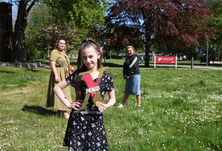„The Voice Kids“: Champion Georgia im Interview Zusammen mit den Familienmitgliedern Georgia Wagner und Jasmin Balke geht es für Georgia zum Interview mit nord24.
