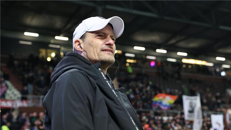 St. Pauli gewinnt nach Baumann-Fehler gegen Hoffenheim Zuversichtlich vor dem Spiel: FC St. Paulis Trainer Alexander Blessin