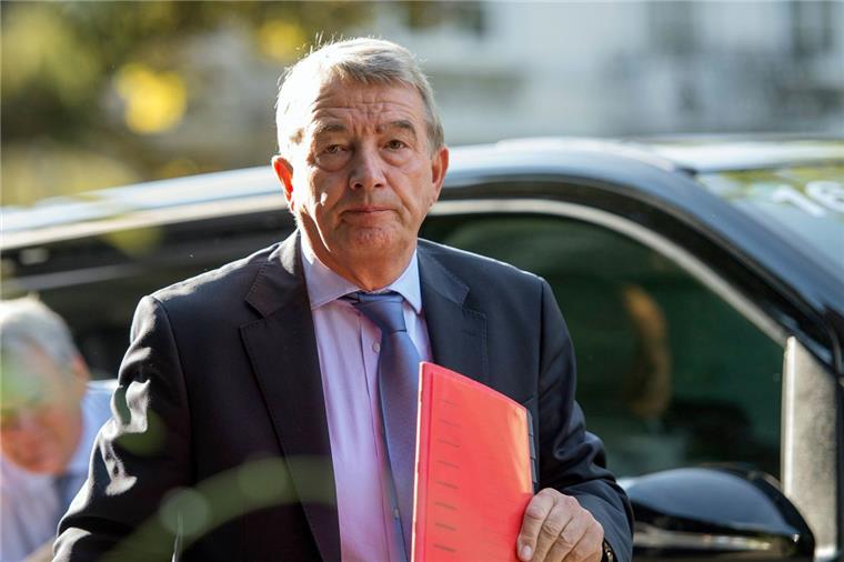 FIFA-Ethikkommission sperrt Niersbach für ein Jahr Zwangspause: Wolfgang Niersbach wird für ein Jahr suspendiert.