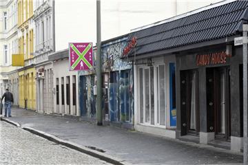 Zwei 19-Jährige sind am Montagabend von vier Männern in der Lessingstraße angegriffen worden.