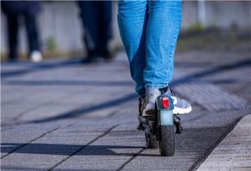 Zwei alkoholosierte E-Scooter-Fahrer wurden von der Polizei in Hemmoor geschnappt. 