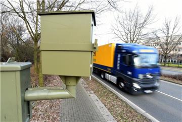 Zwei Blitzer fielen unbekannten Tätern in der Wesermarsch zum Opfer.
