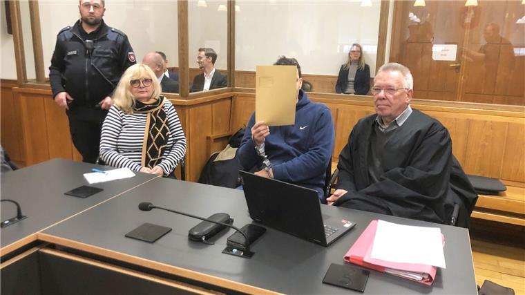 Zwei der drei Angeklagten waren beim Prozessauftakt anwesend.