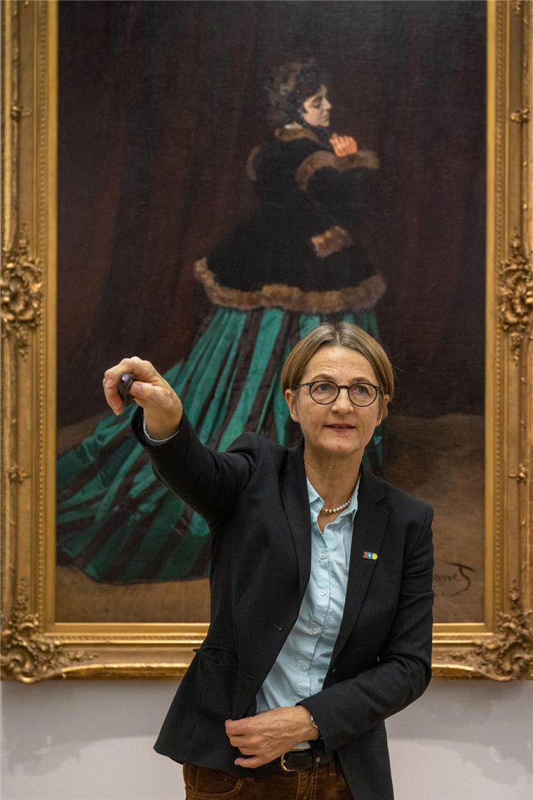 Ausstellung in Bremen feiert den früheren Kunsthallen-Direktor Gustav Pauli Zwei Frauen ihrer Zeit: Die fesche Pariserin „Camille“, gemalt von Claude Monet 1866, und die Kuratorin Dorothee Hansen.
