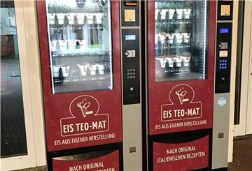 Zwei kleinere Automaten stehen auch in Brake. Dort betreibt die Familie Tarik Baltaji ebenfalls ein Eiscafé.