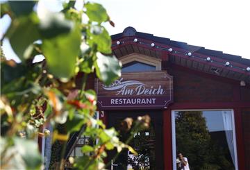 Zwei Monate lang hat das Ehepaar das Restaurant renoviert und einen maritimen Flair verliehen.