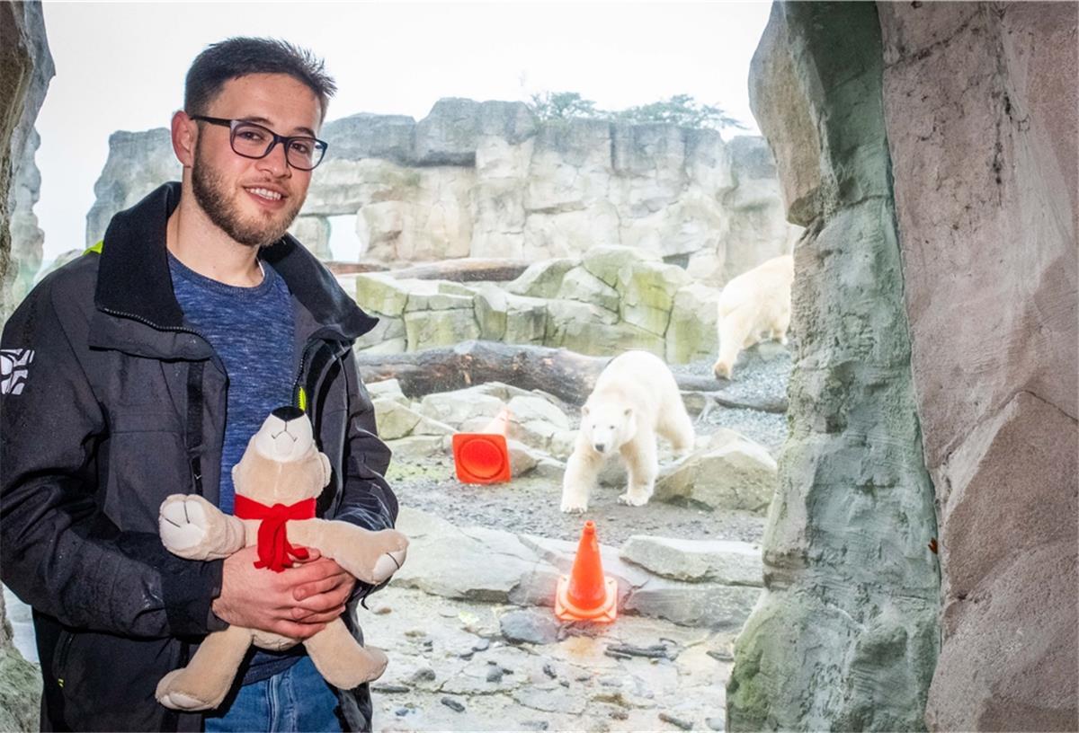 In Bremerhaven sicher vor dem Bürgerkrieg Flüchtling Ahmad Diab, Zoo am Meer, Eisbär