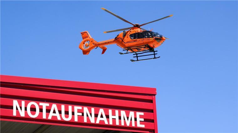 Zwei Rettungshubschrauber brachten am Freitagabend zwei 14-Jährige ins Krankenhaus. (Symbolbild)