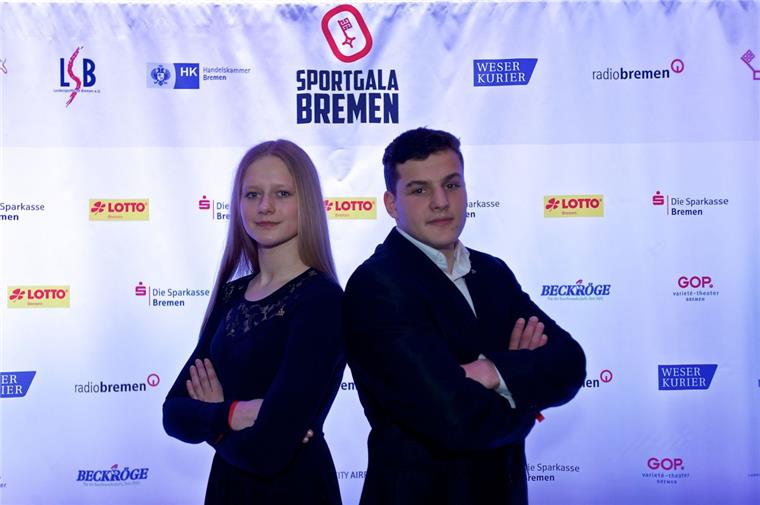 Zwei starke Vertreter des Seestadt-Sports: Schwimmtalent Yara Hierath und Boxer Artur Ohanyan bei der Sportgala Bremen im GOP. Foto Gumz  