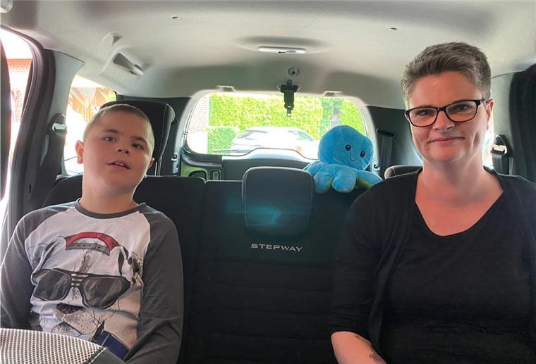 Streit um Begleitdienst für Kinder mit Behinderung Zwei Sunden vor Schulbeginn sollte Jaron abgeholt werden. Nicht nur seine Mutter Sabrina Borchardt findet das unzumutbar.
