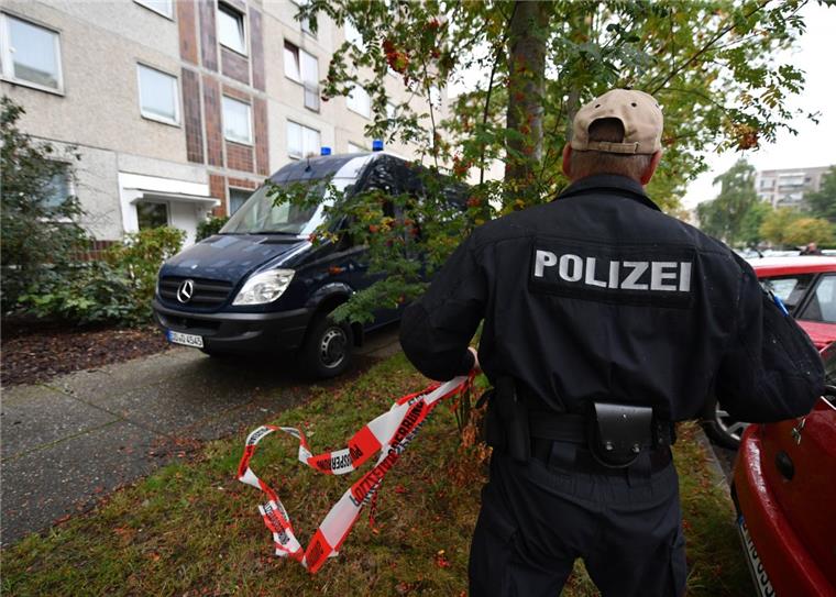 Terrorverdächtiger al-Bakr in der Nacht in Leipzig festgenommen Zwei Tage nach dem brisanten Bombenfund in Chemnitz hat die Polizei den bundesweit gesuchten Terrorverdächtigen Syrer Dschaber al-Bakr in Leipzig festgenommen.