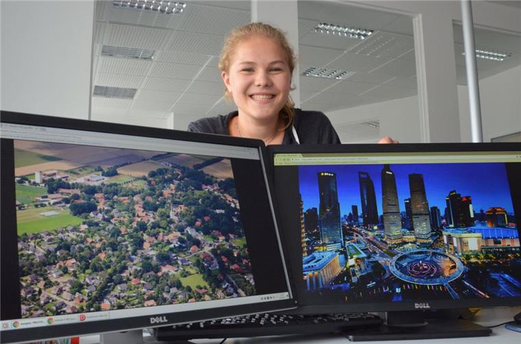 Zwei Welten: links das idyllisch-grüne Wilstedt, rechts die Mega-City Shanghai. Hannah Gustke kennt sich in beiden aus. Die 16-Jährige lebt mit ihren Eltern und dem Bruder in China. In die alte Heimat Wilstedt kommt sie in den Ferien, um Oma und Opa zu besuchen – oder, um ein Praktikum bei der ZEVENER ZEITUNG zu absolvieren.