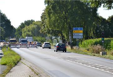 Die Landesstraße von Zeven nach Elsdorf ist in Aspe halbseitig gesperrt.
