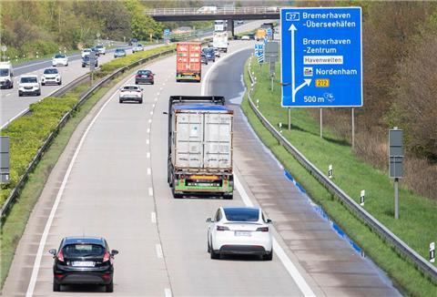 Zwischen Bremerhaven-Überseehäfen und Bremerhaven-Zentrum wird es wieder einspurig.