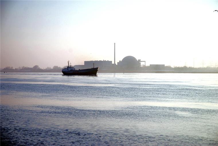 Angst vor dem Atommüll Zwischen dem Krenkraftwerk Unterweser und der Gemeinde Loxstedt fließt nur die Weser. Kommte es beim Rückbau oder dem geplanten Zwischenlager zu einem Störfall, wäre die Gemeinde direkt betroffen