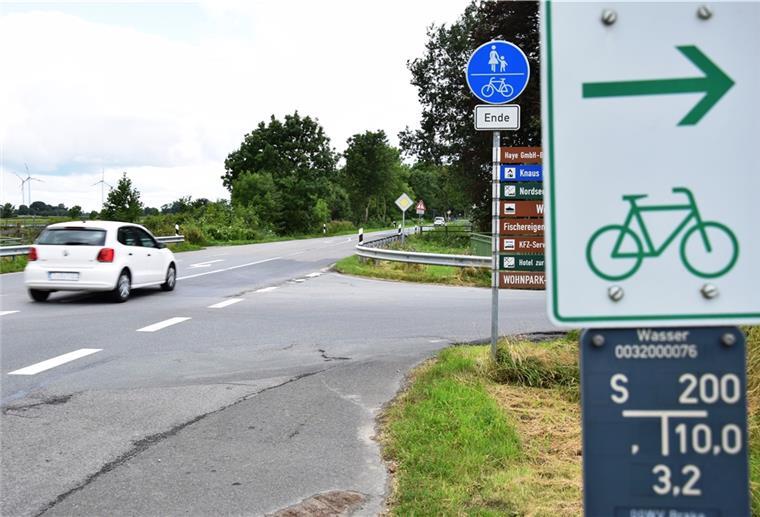 Butjadingen: Neuer Radweg soll bis Ende April 2022 fertig sein Zwischen dieser Kreuzung und Langwarden soll bis Ende April 2022 ein neuer Radweg entstehen.