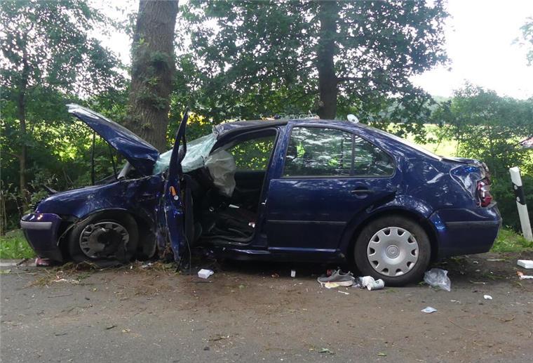 Zwischen Neuenwalde und Fickmühlen ist es am Sonntag zu einem schweren Verkehrsunfall gekommen.