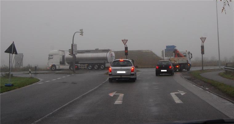 Problemampel in Brake: Neuer Defekt führt zu Ausfall Zwischendurch blinkt die Ampel an der Weserstraße, doch dann geht sie wieder aus.